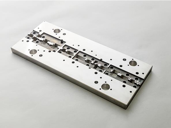 星空体育入口：2025年12月12日天津周大福黄金今日价格多少一克哪一些原因对金价有着直接且紧密的关系？